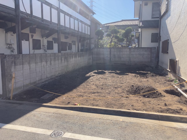 東京都世田谷区中町のコンクリートブロック・万年塀解体工事前の様子です。